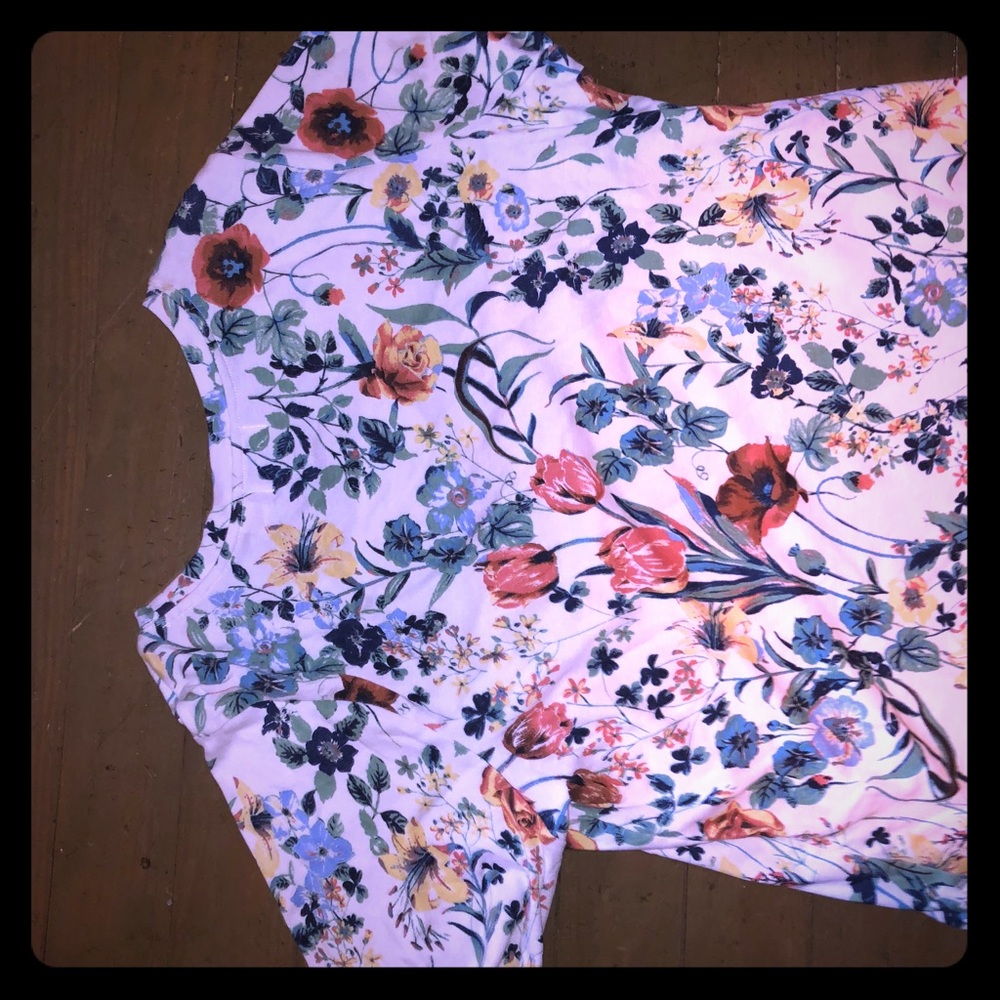 Lightweight woman’s long sleeve shirt